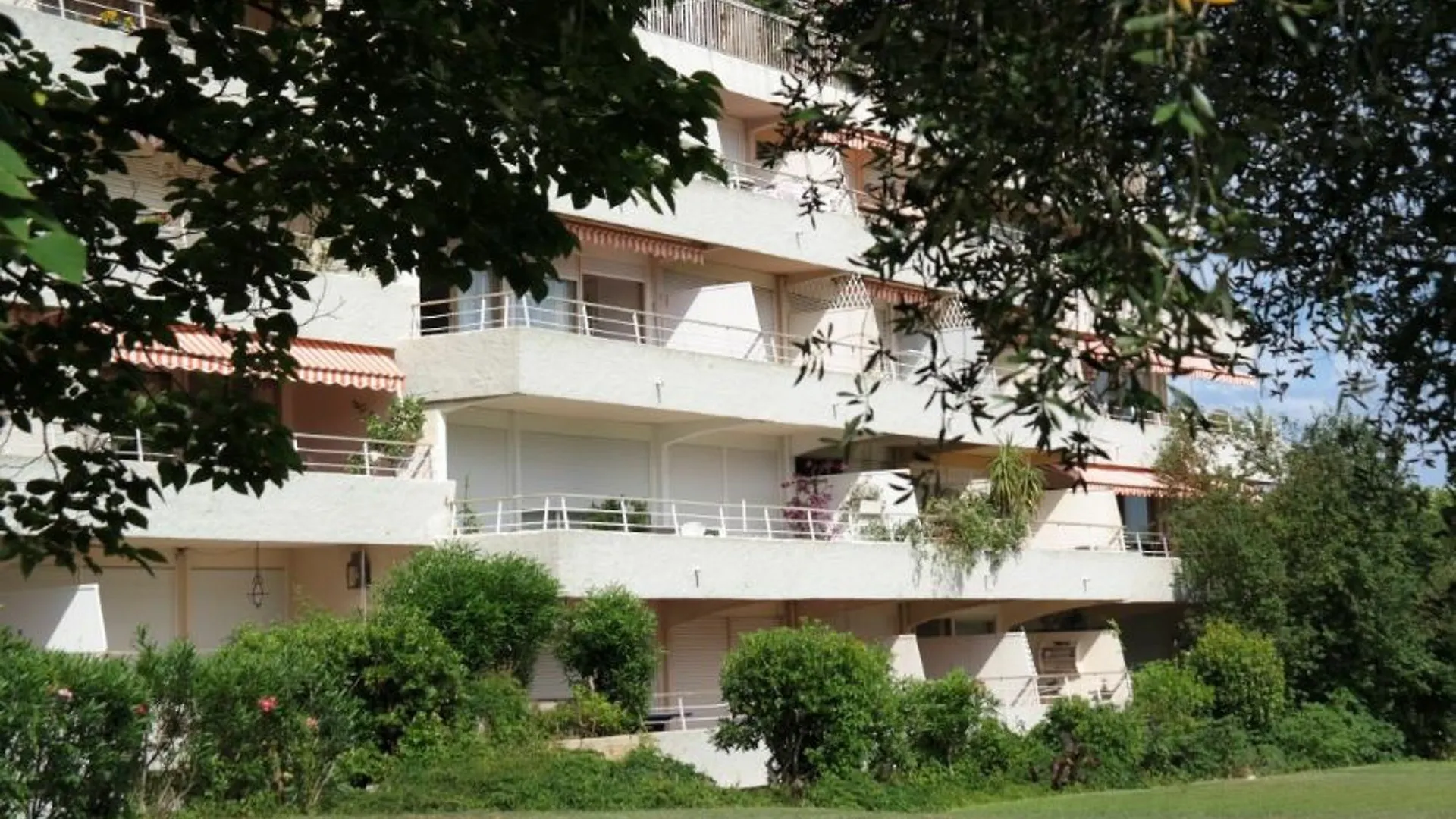 Apartmán Studette In Saint-Tropez, With Wonderful Park View And Pool Access - 8
